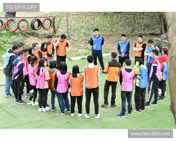 客胜三镇成功保级球迷热情迎接深圳新鹏城全队归来 客胜三镇成功保级球迷热情迎接深圳新鹏城全队归来